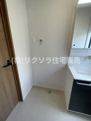 東光町2丁目　中古一戸建てのランドリースペース|ドラム式も設置可能
■物件内覧・資金計画相談・住宅ローン相談、リフォーム相談、お問合せ受付中■
※当日・翌日のご内覧、ご相談はお電話でのお問合せがスムーズです！