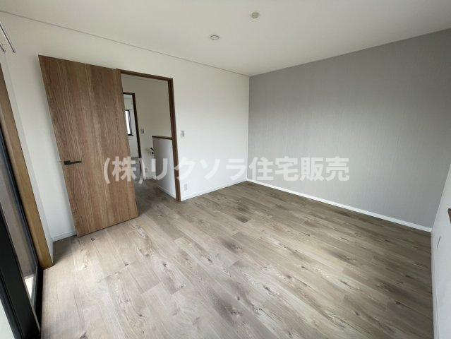 東光町2丁目　中古一戸建ての寝室|洋室7.0帖
■物件内覧・資金計画相談・住宅ローン相談、リフォーム相談、お問合せ受付中■
※当日・翌日のご内覧、ご相談はお電話でのお問合せがスムーズです！