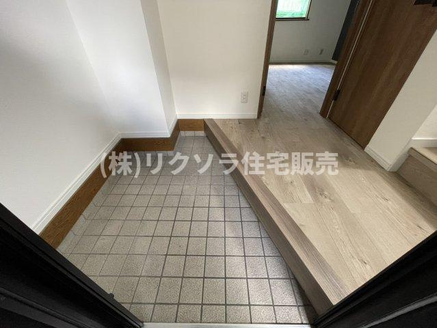 東光町2丁目　中古一戸建ての内装|玄関内部
■物件内覧・資金計画相談・住宅ローン相談、リフォーム相談、お問合せ受付中■
※当日・翌日のご内覧、ご相談はお電話でのお問合せがスムーズです！