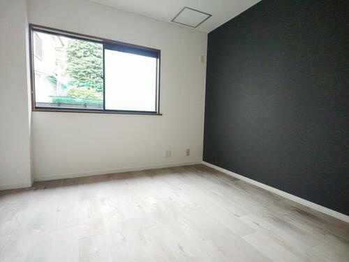 東光町2丁目　中古一戸建ての洋室|洋室6.5帖
■物件内覧・資金計画相談・住宅ローン相談、リフォーム相談、お問合せ受付中■
※当日・翌日のご内覧、ご相談はお電話でのお問合せがスムーズです！