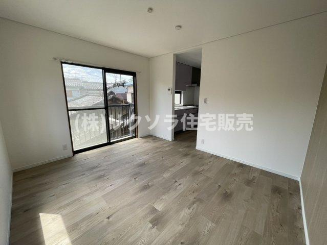 東光町2丁目　中古一戸建ての居間・リビング|LDK12.5帖
■物件内覧・資金計画相談・住宅ローン相談、リフォーム相談、お問合せ受付中■
※当日・翌日のご内覧、ご相談はお電話でのお問合せがスムーズです！