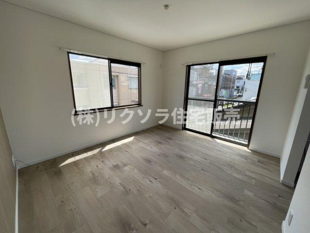 東光町2丁目　中古一戸建ての居間・リビング|LDK12.5帖
■物件内覧・資金計画相談・住宅ローン相談、リフォーム相談、お問合せ受付中■
※当日・翌日のご内覧、ご相談はお電話でのお問合せがスムーズです！
