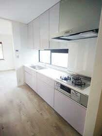 東光町2丁目　中古一戸建てのキッチン|システムキッチン
■物件内覧・資金計画相談・住宅ローン相談、リフォーム相談、お問合せ受付中■
※当日・翌日のご内覧、ご相談はお電話でのお問合せがスムーズです！