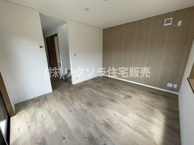 東光町2丁目　中古一戸建ての居間・リビング|LDK12.5帖
■物件内覧・資金計画相談・住宅ローン相談、リフォーム相談、お問合せ受付中■
※当日・翌日のご内覧、ご相談はお電話でのお問合せがスムーズです！