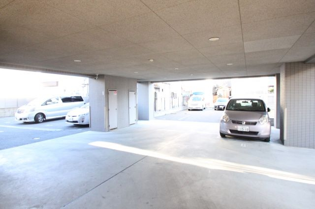 ステュディオの駐車場