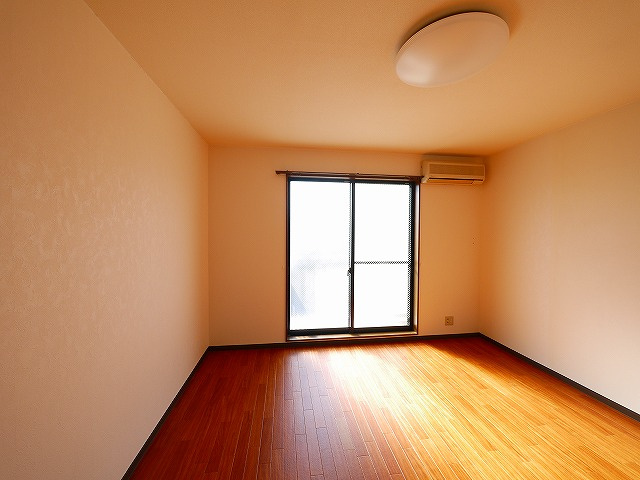 サンモール野神Ⅱの居間・リビング