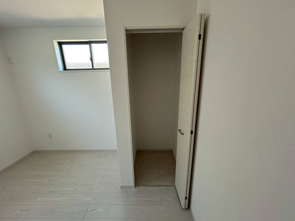 京都市西京区大原野鳥見町１期の収納|北西洋室4.75帖
クローゼット完備ですので、子供部屋に最適なお部屋です！