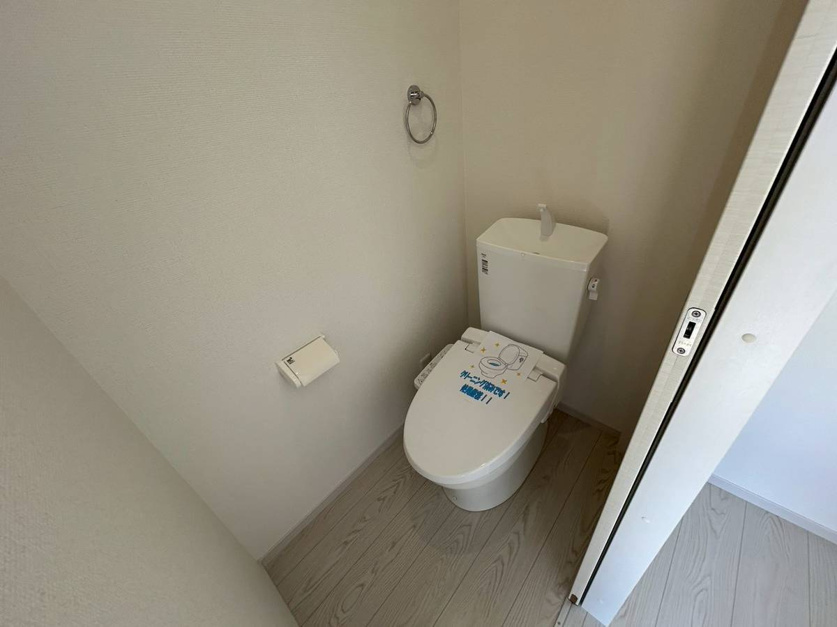 【価格改定】京都市西京区大原野鳥見町１期のトイレ|温水洗浄付き暖房便座