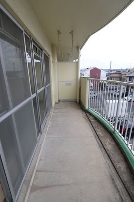 グリーンハイツ和のバルコニー|お洗濯にも便利なバルコニー付き