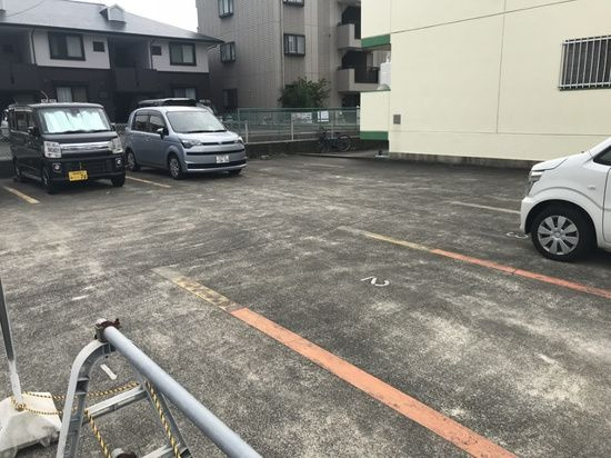 グリーンハイツ和の駐車場|駐車場です
