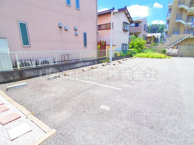 グランドール一橋学園Ⅰの駐車場