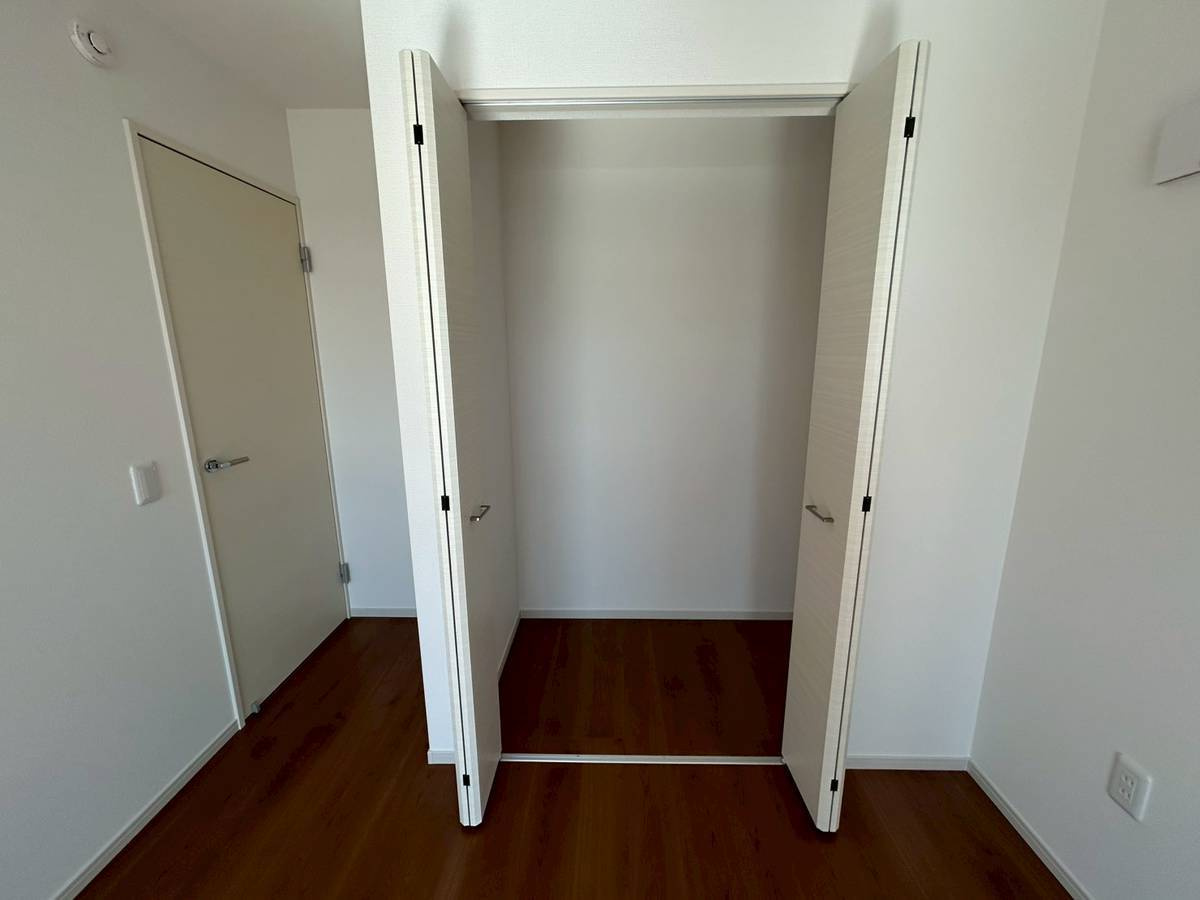 京都市西京区大原野鳥見町１期の収納|南東洋室6帖
クローゼット完備でお片付けも楽々です(^^）