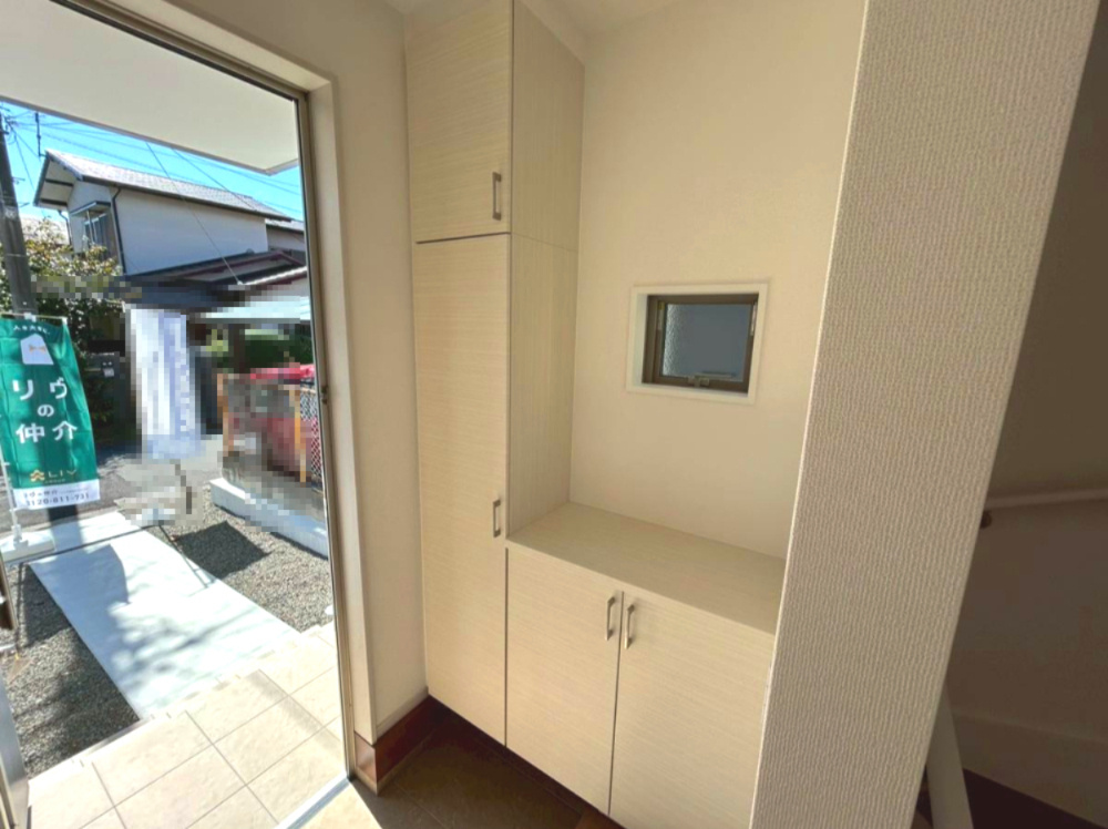 京都市西京区大原野鳥見町１期の玄関|シューズボックスにはインテリアを置くスぺースもございますので、
自由な空間をお作りいただけます(^^)/