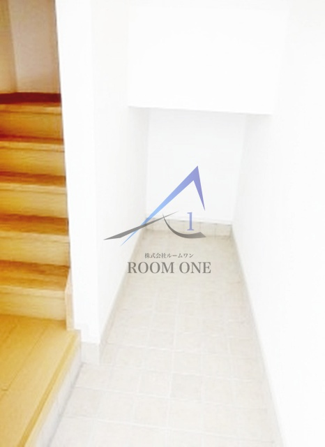 レフィナードソメイＢ棟の玄関