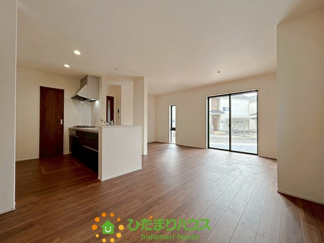 古河上辺見第10　新築一戸建て　01　リーブルガーデンの居間・リビング