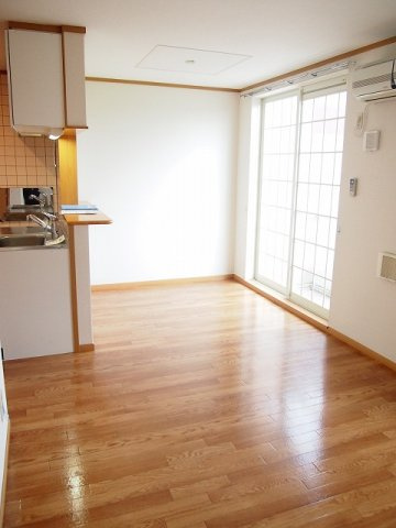 ト－ラスＡ　　刈谷市近郊の賃貸はクラスホームの居間・リビング|こちらの居間で趣味の時間をお楽しみください