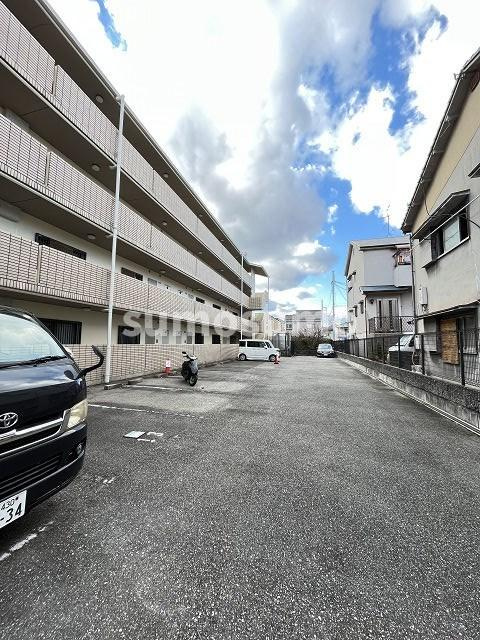 オカピハウスの駐車場