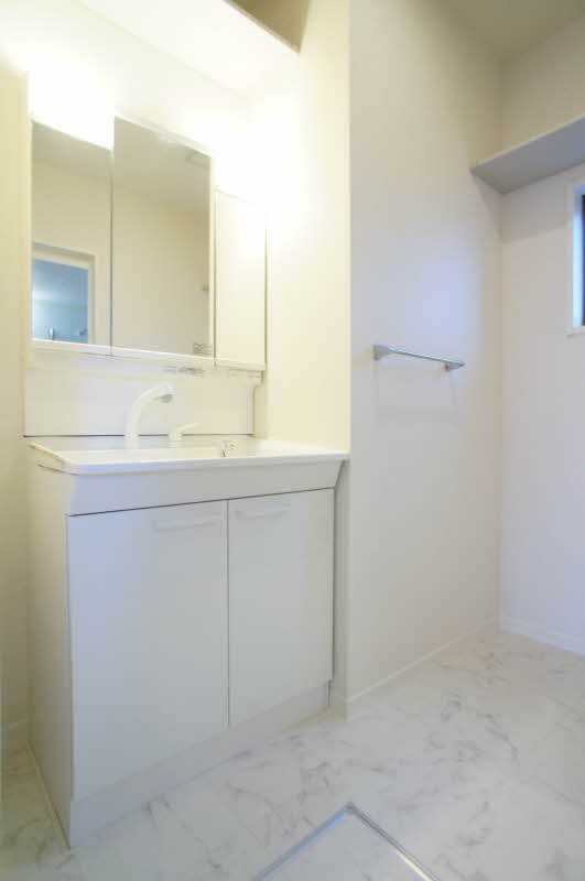 ソレイユ・ヴェルジェ Bの洗面所