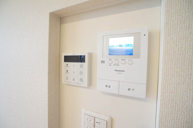 ソレイユ・ヴェルジェ Bのセキュリティ|モニター付きインターホン・給湯パネル