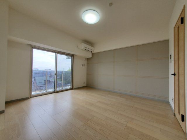 プリミエール常滑駅前の居間・リビング