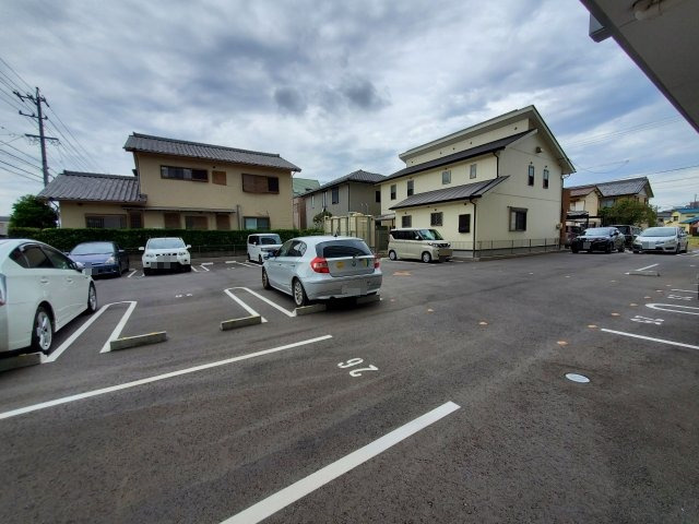 プリミエール常滑駅前の駐車場