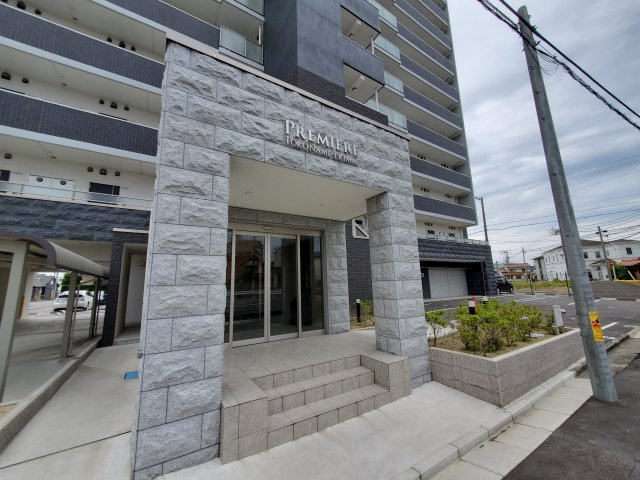 プリミエール常滑駅前のエントランス