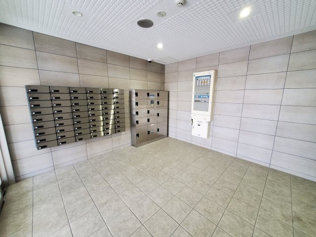 プリミエール常滑駅前のロビー