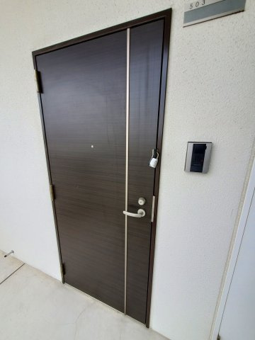 プリミエール常滑駅前の玄関