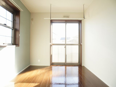 【寝室】 | ソルジェンテⅡ | 室内物干し付きの南側洋間です♪