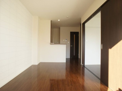 【居間・リビング】 | ソルジェンテⅡ | 清潔感のあるきれいな室内です♪