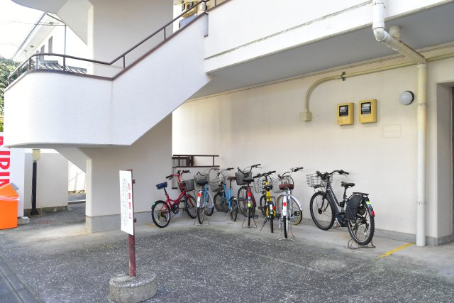多摩市豊ヶ丘１丁目の中古マンションの駐輪場