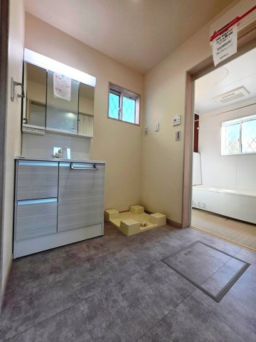 【洗面所】 | 並木町3丁目戸建賃貸住宅 | 別部屋の参考写真