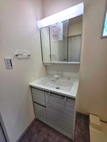 【洗面所】 | 並木町3丁目戸建賃貸住宅 | 別部屋の参考写真