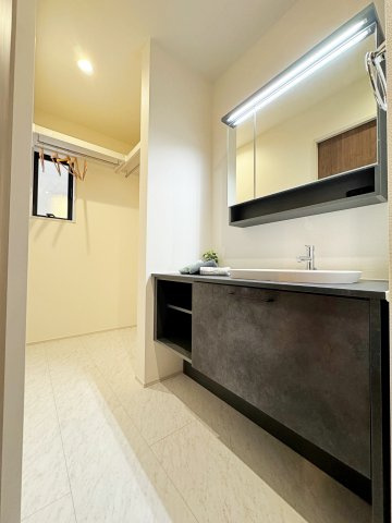 新築戸建・新築建売　福島市御山字沢田【長期優良住宅】御山小・清水中の独立洗面台|壁面にすっきり配置され、動線がスムーズな使いやすい洗面台です！