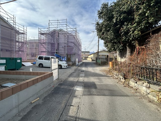 新築　渋川市八木原第13　Livele Garden.S　１号棟の前面道路含む現地写真|現地写真　北側接道幅員約3.6ｍ	