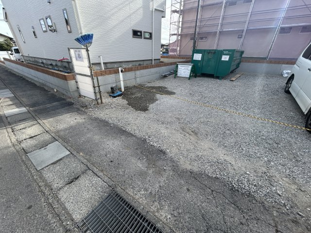 新築　渋川市八木原第13　Livele Garden.S　１号棟の駐車場|現地写真　駐車スペースは並列2台+2台分可能です！					
