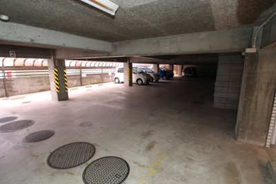 【駐車場】 | セシーズイシイ8