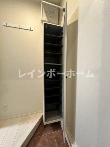 ルミナス コメ コートの玄関