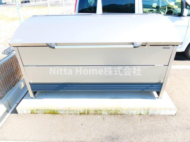 ソレイユ51のエントランス|敷地内ごみ捨て場も完備！