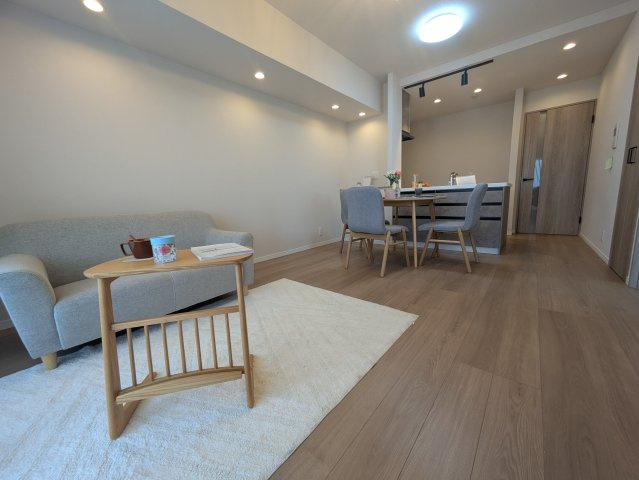 【居間・リビング】ベルヴィル高崎中居町 