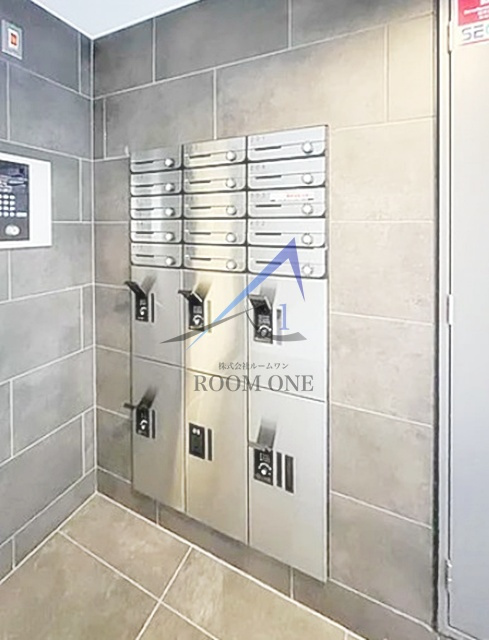 リュクスマンション北千住のその他共用部分|集合ポストです。