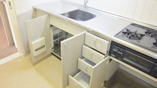 ペアヒルズ大野のキッチン|キッチン下部収納