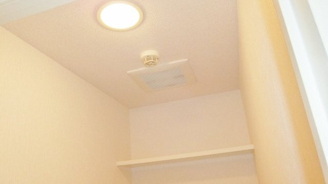 ペアヒルズ大野のトイレ|キッチン上部収納