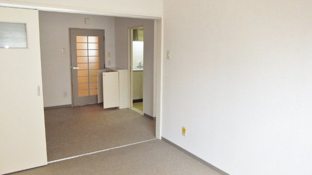 ペアヒルズ大野の居間・リビング|洋室6帖