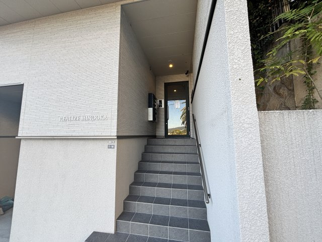 リアライズ箕岡のエントランス