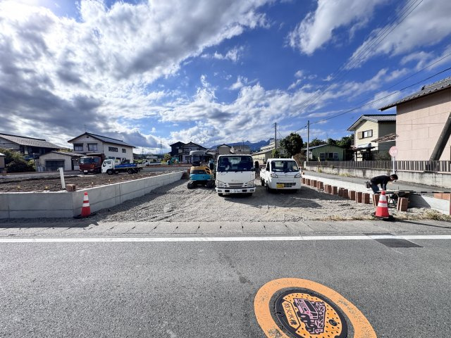 新築　渋川市八木原第13　Livele Garden.S　2号棟の駐車場|現地写真　駐車スペースは並列2台+2台分可能です！					
