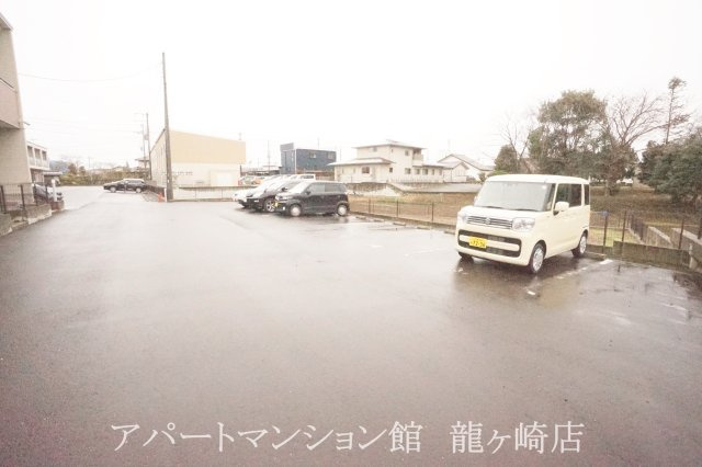 フェニックス雅の駐車場