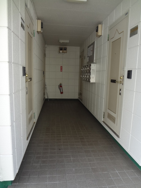 メゾンいるぎのロビー