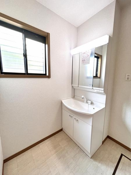 小山市小山　中古戸建の独立洗面台