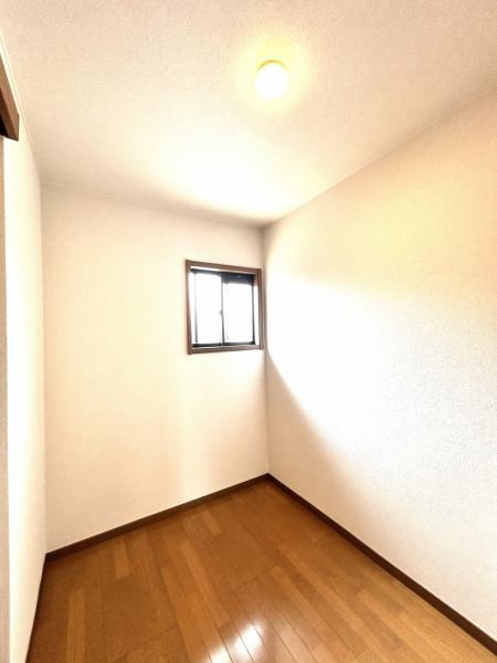 小山市小山　中古戸建の洋室